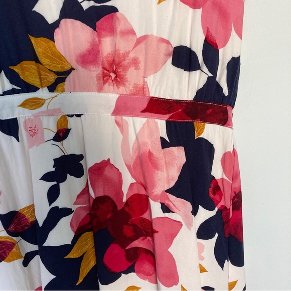 Old Navy Floral V-Neck Short Sleeve Dress - Picture 3 of 5